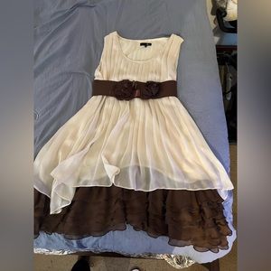 Cute little party dress.